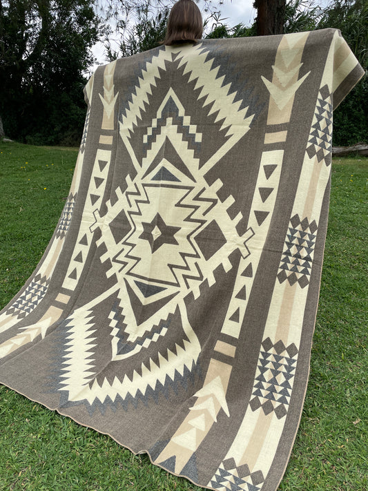 Alpaca Blanket with indigenous patterns - beige
