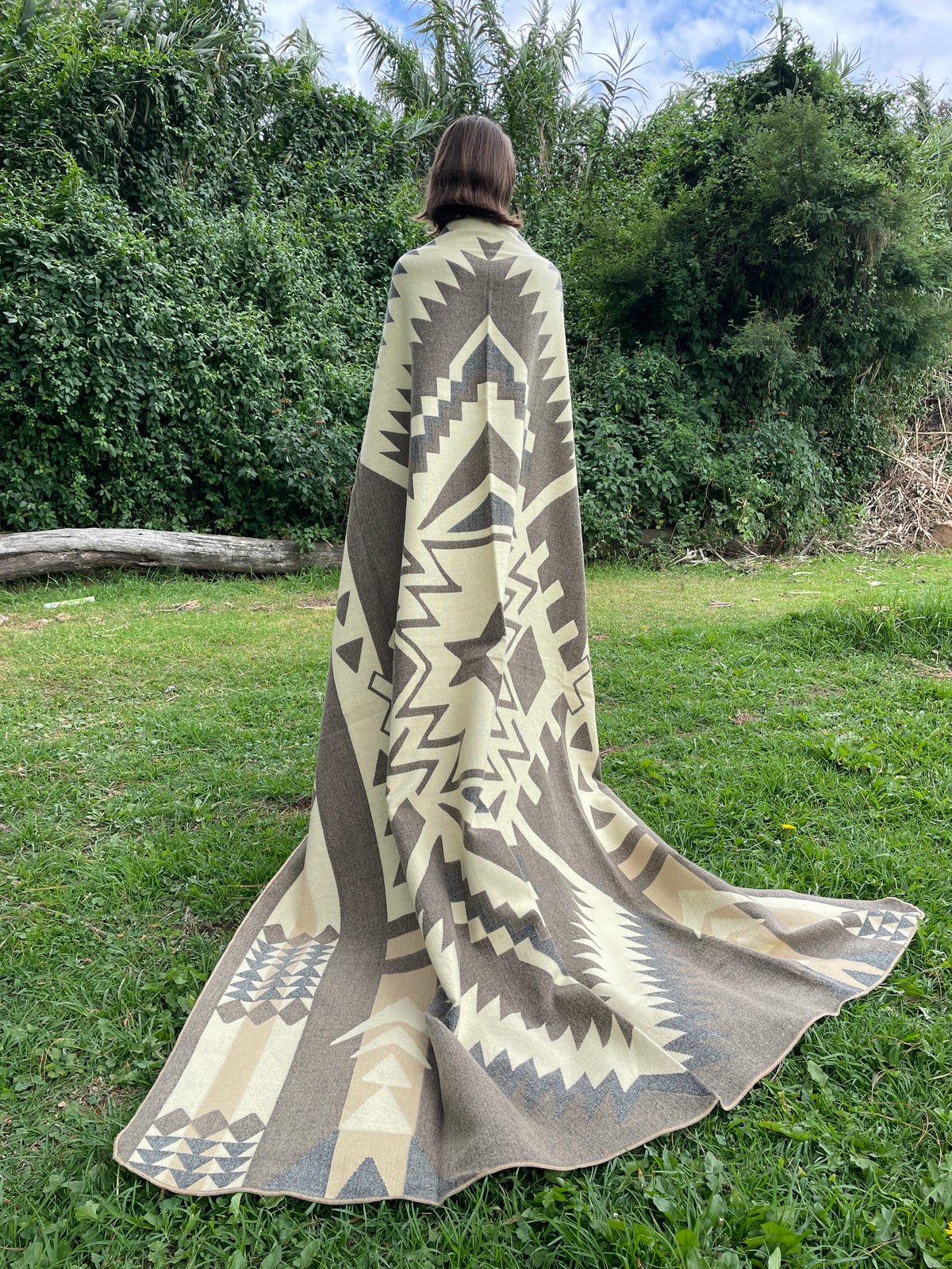 Alpaca Blanket with indigenous patterns - beige