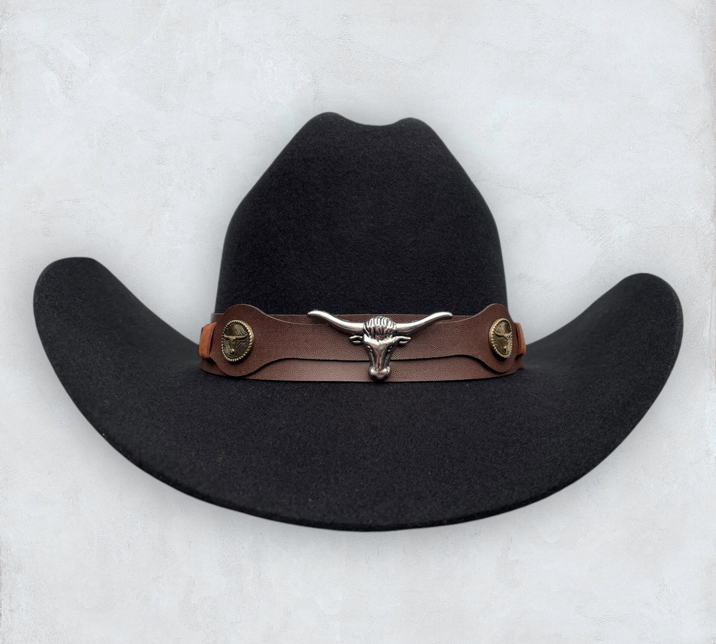 Black cowboy hat made of high-quality felt with leather band and metal bull head