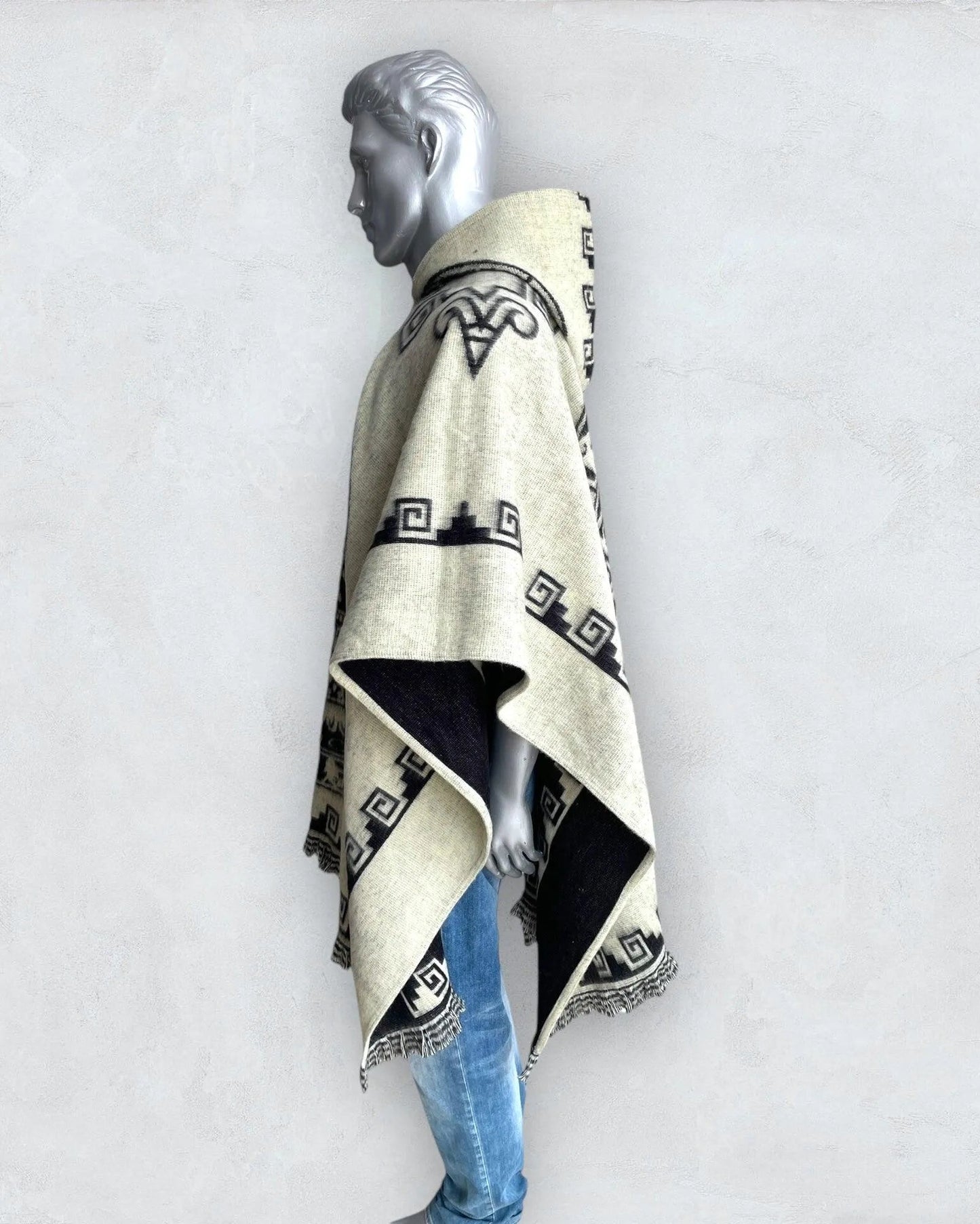 Poncho Hood Wool Maya White - TomHats