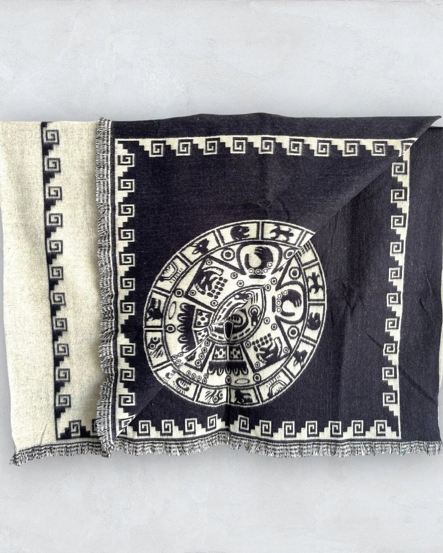 Poncho Hood Wool Maya White - TomHats