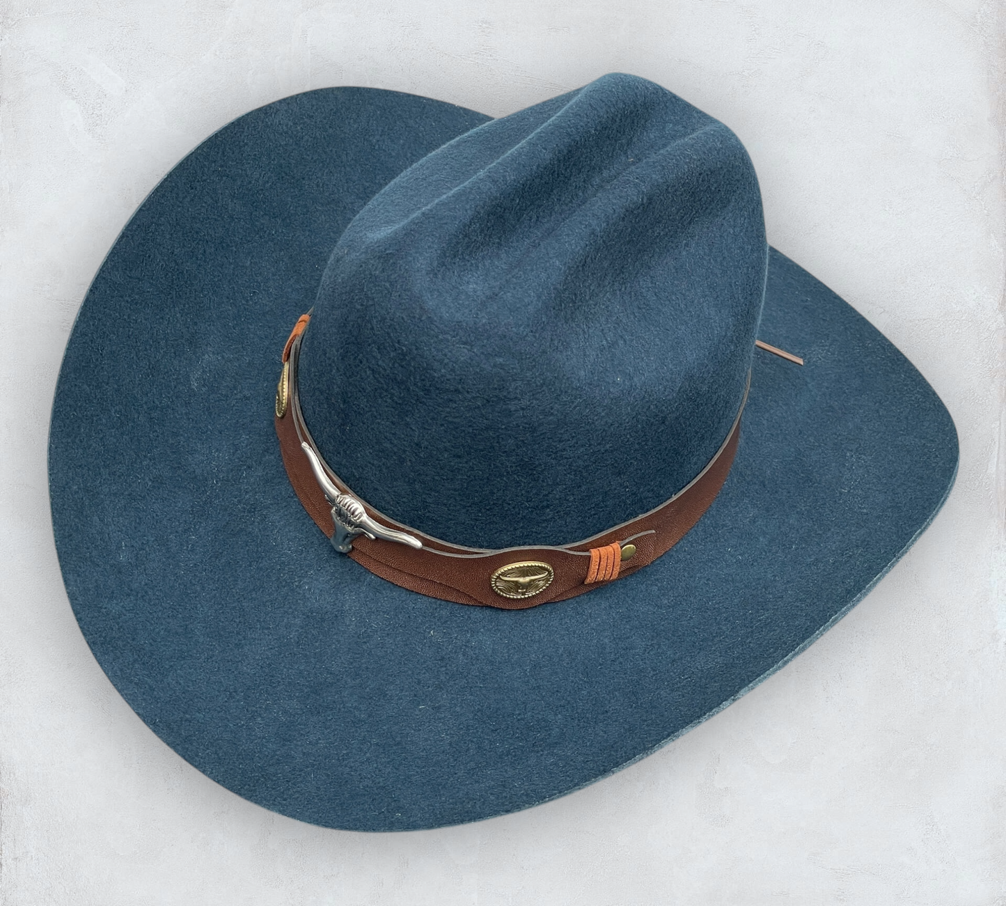 Blue cowboy hat made of high-quality felt with leather band and metal bull head
