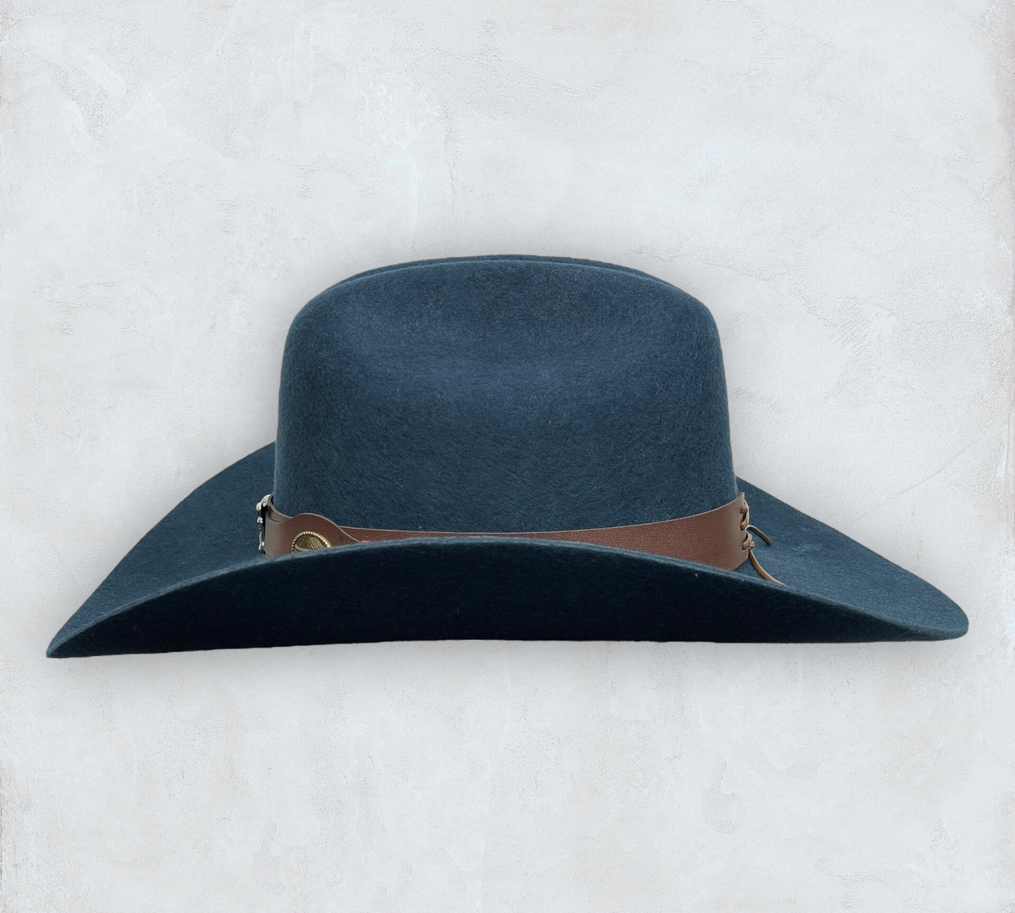 Blue cowboy hat made of high-quality felt with leather band and metal bull head