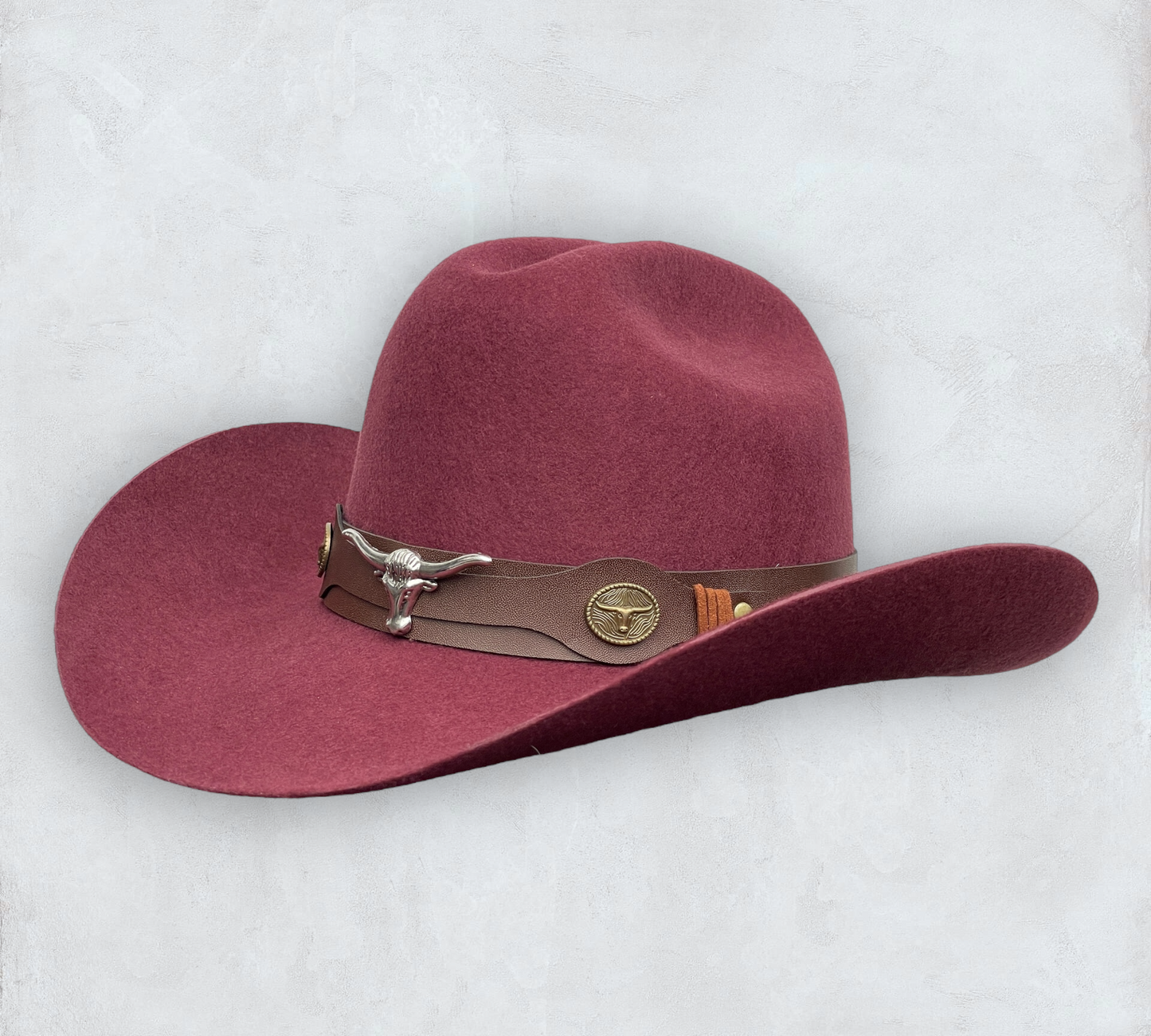 Red cowboy hat made of high-quality felt with leather band and metal bull head