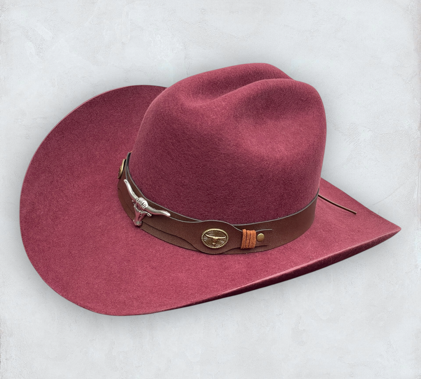 Red cowboy hat made of high-quality felt with leather band and metal bull head