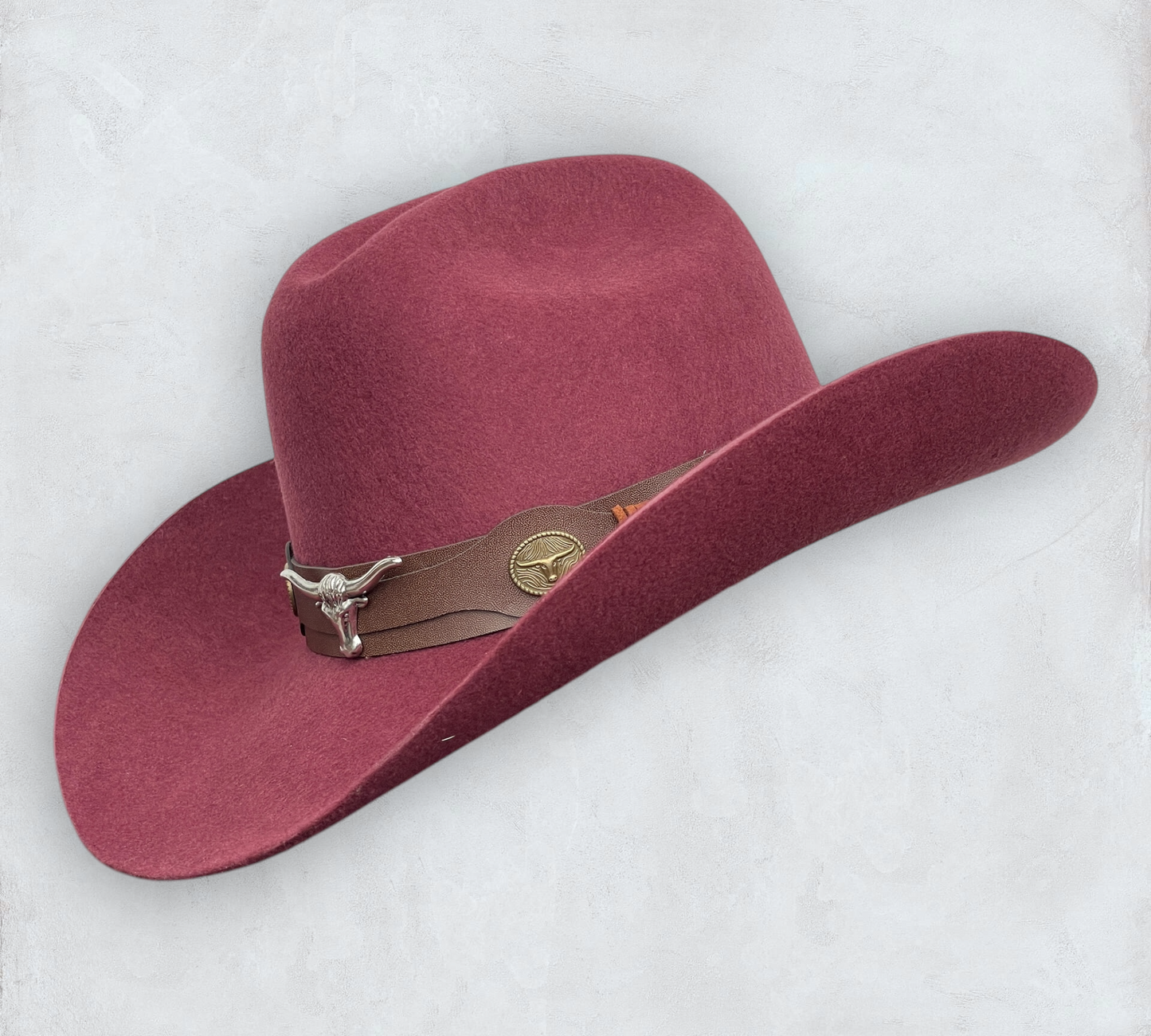 Red cowboy hat made of high-quality felt with leather band and metal bull head