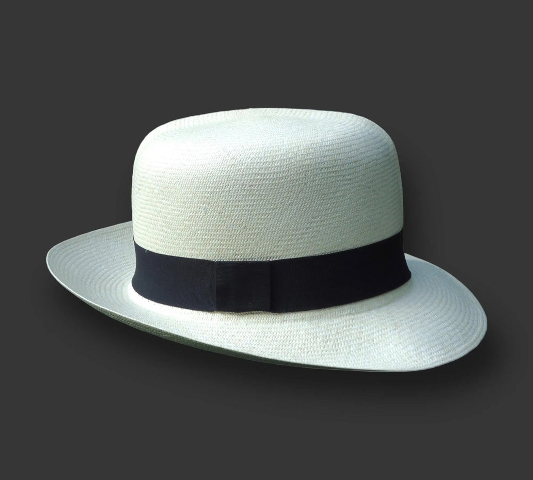 Panama hat Óptimo Fino made en Montecristi Ecuador with black handband
