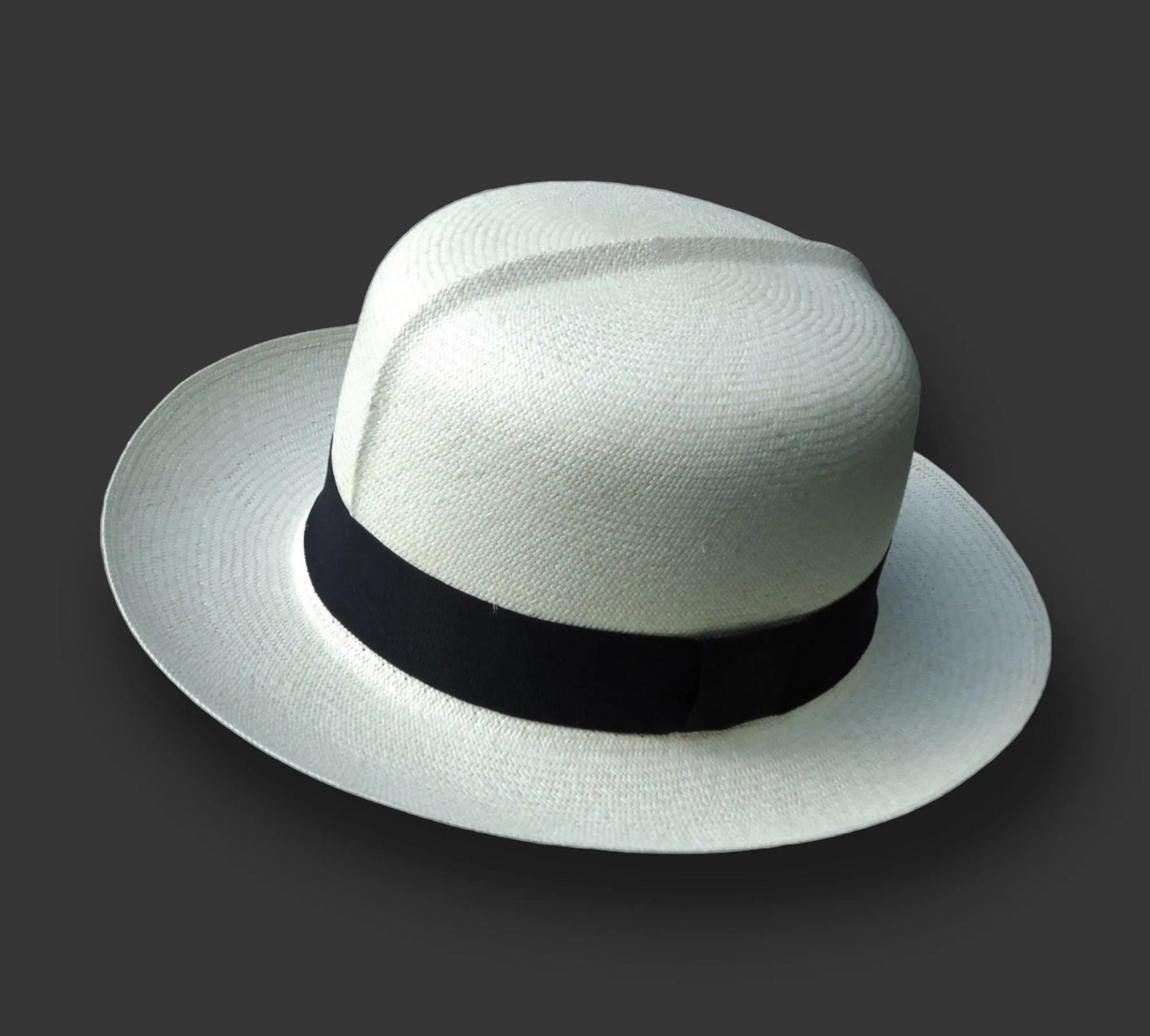 Panama hat Óptimo Fino made en Montecristi Ecuador with black handband