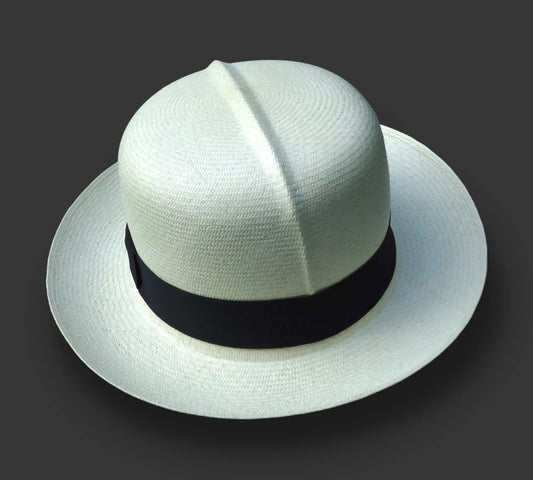 Panama hat Óptimo Fino made en Montecristi Ecuador with black handband