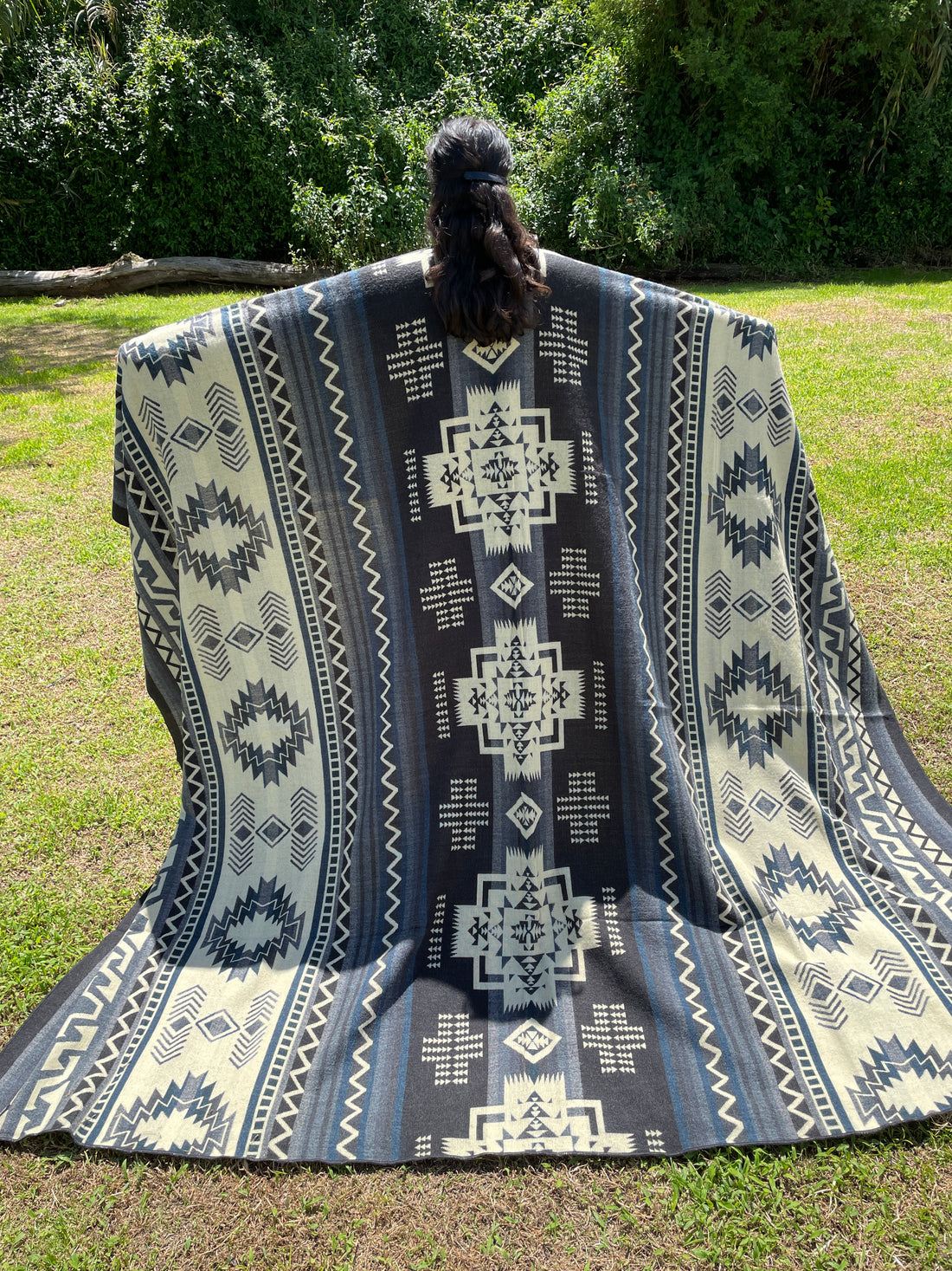 Alpaca Wool Blanket in color blue and white in King size with a geometric Navajo pattern