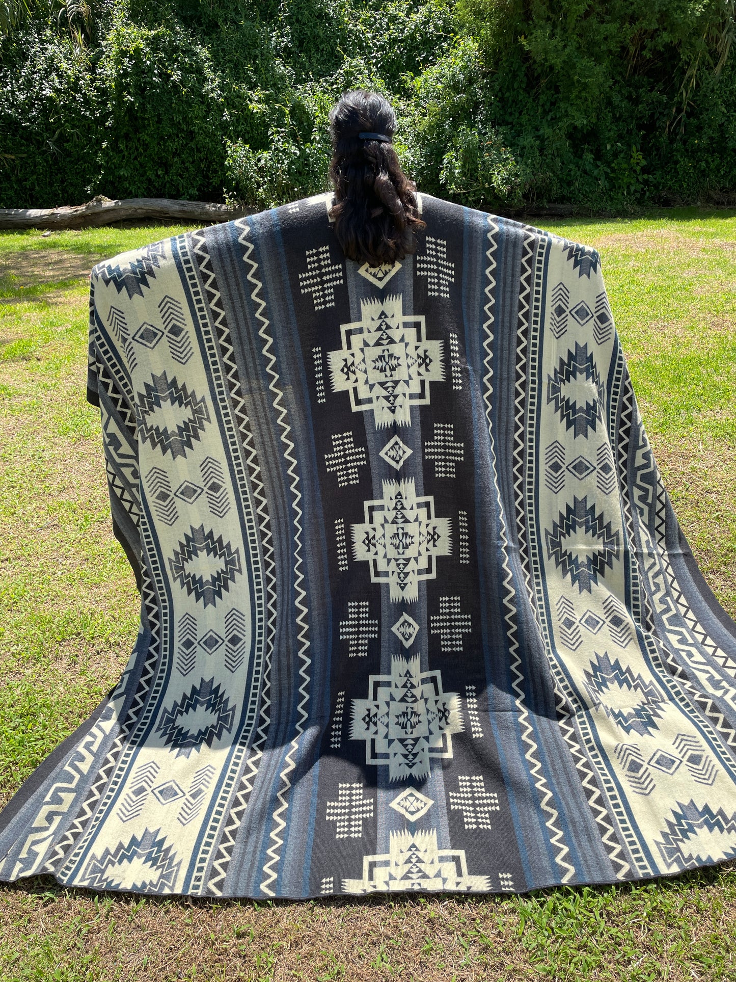 Alpaca Wool Blanket in color blue and white in King size with a geometric Navajo pattern