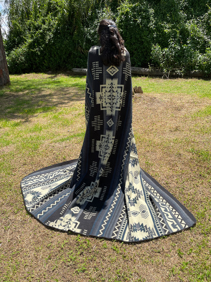 Alpaca Wool Blanket in color blue and white in King size with a geometric Navajo pattern