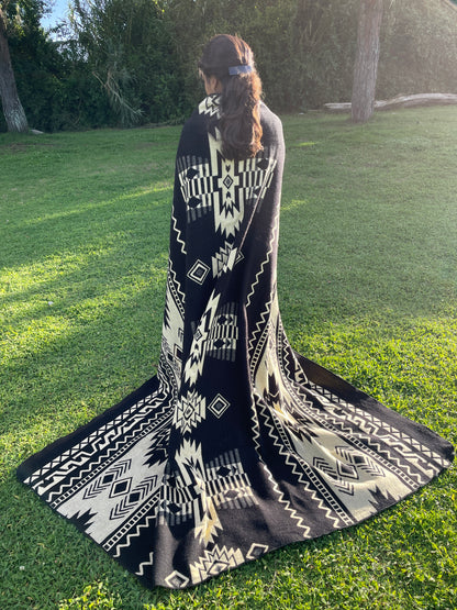 Alpaca Blanket with indigenous patterns - black/white