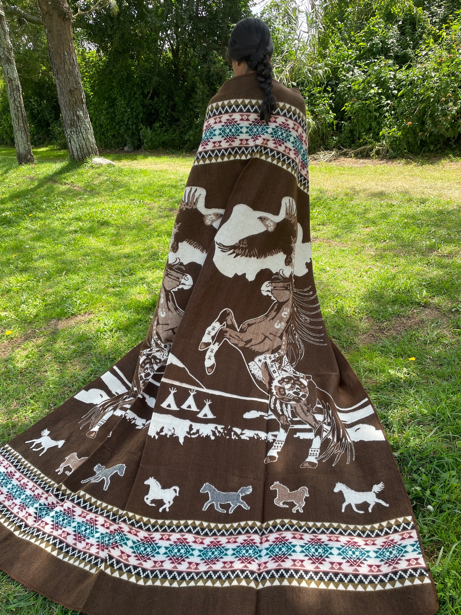 Alpaca Wool Blanket in color brown in King size with a geometric Navajo pattern - Horses and Eagles