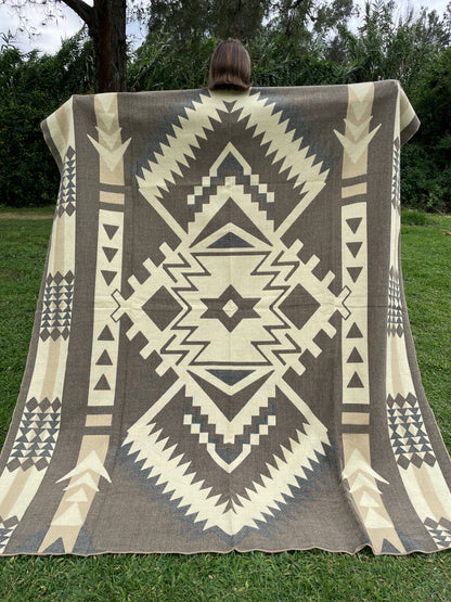 Alpaca Blanket with indigenous patterns - beige