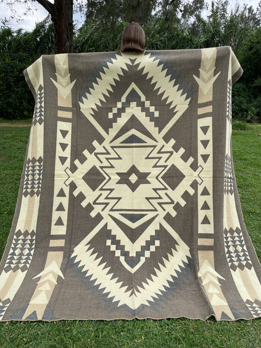 Alpaca Blanket with indigenous patterns - beige