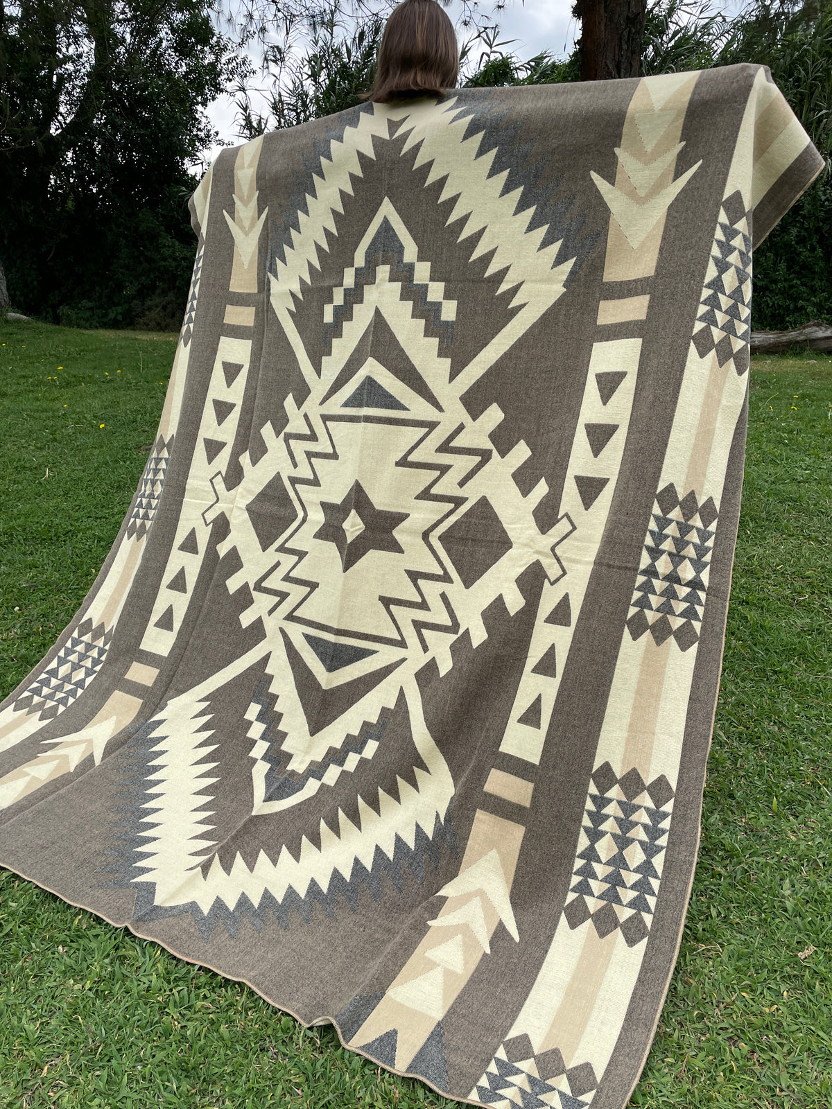 Alpaca Blanket with indigenous patterns - beige
