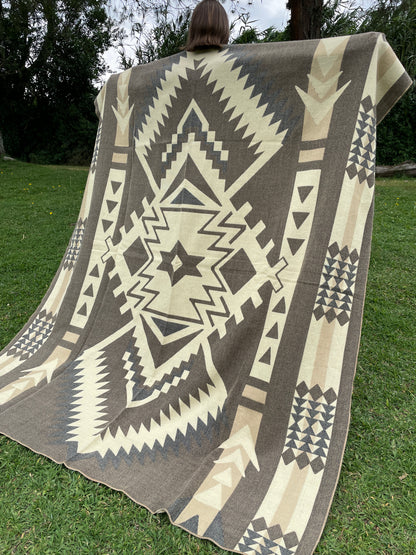 Alpaca Blanket with indigenous patterns - beige