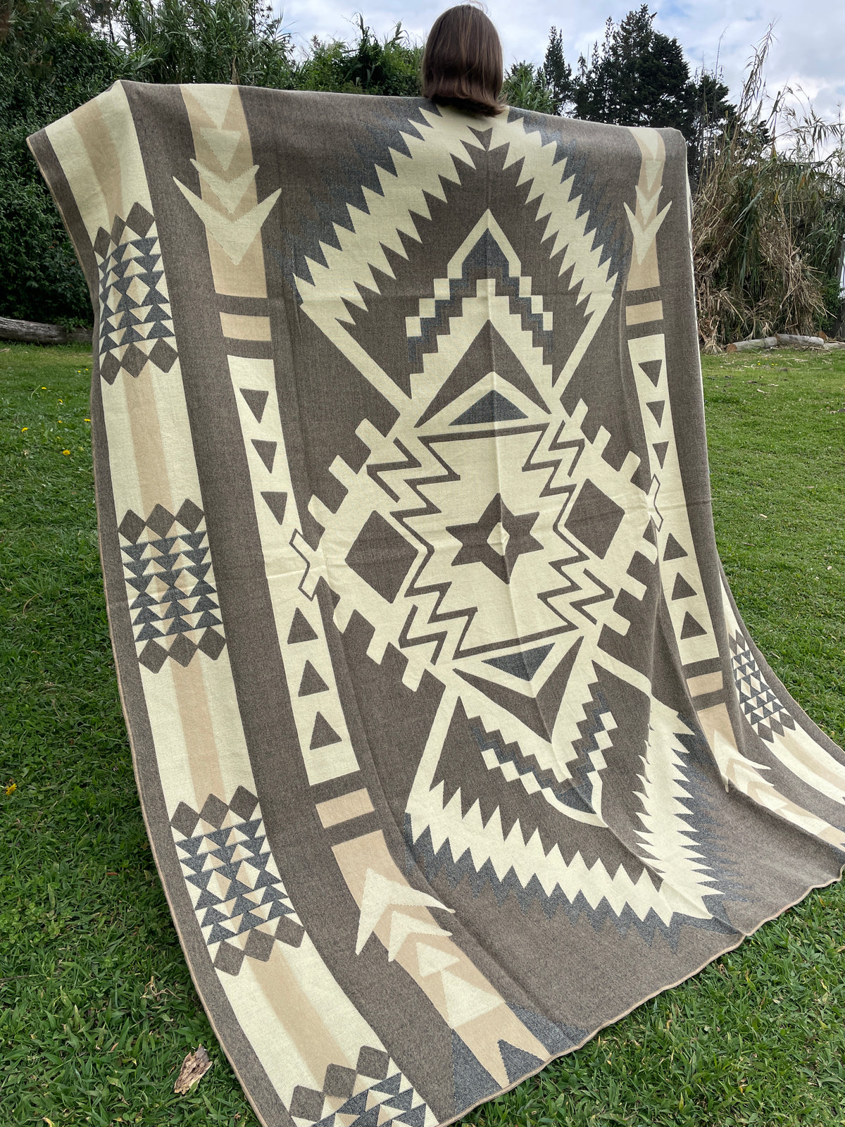 Alpaca Blanket with indigenous patterns - beige
