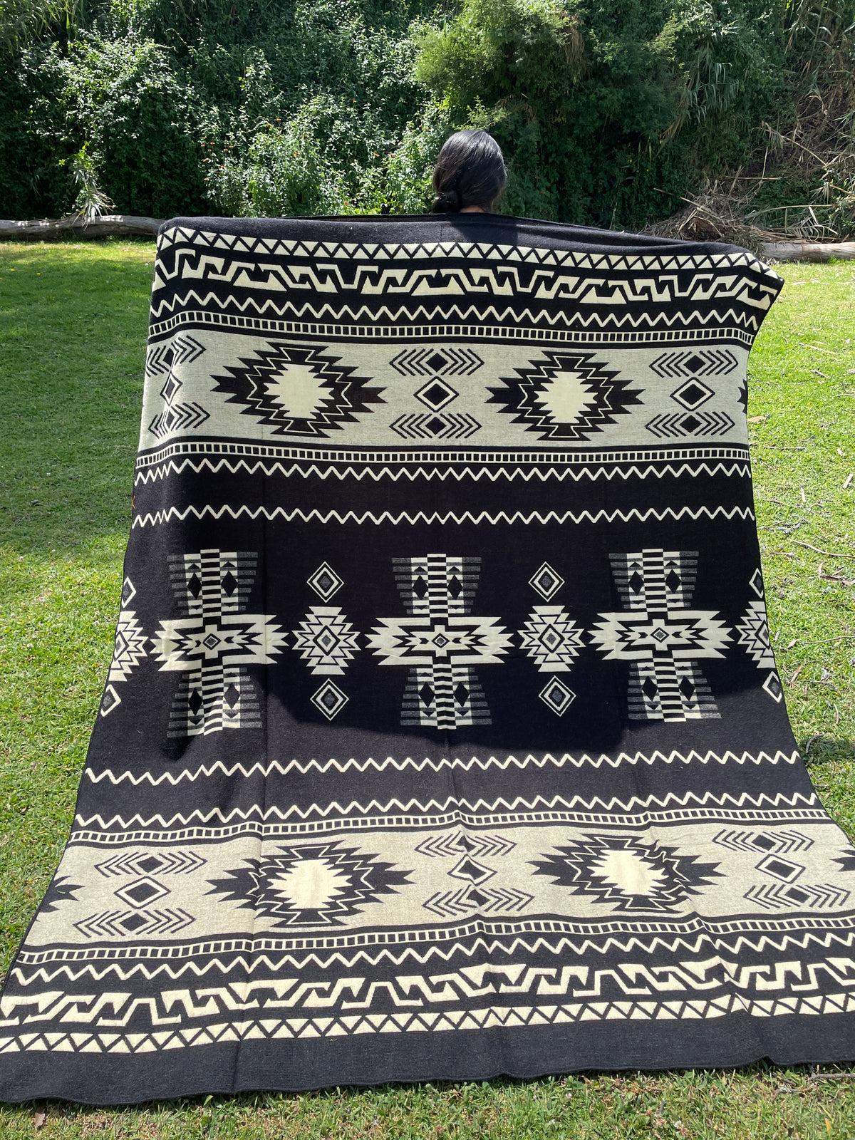 Alpaca Blanket with indigenous patterns - black/white