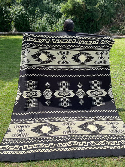 Alpaca Blanket with indigenous patterns - black/white