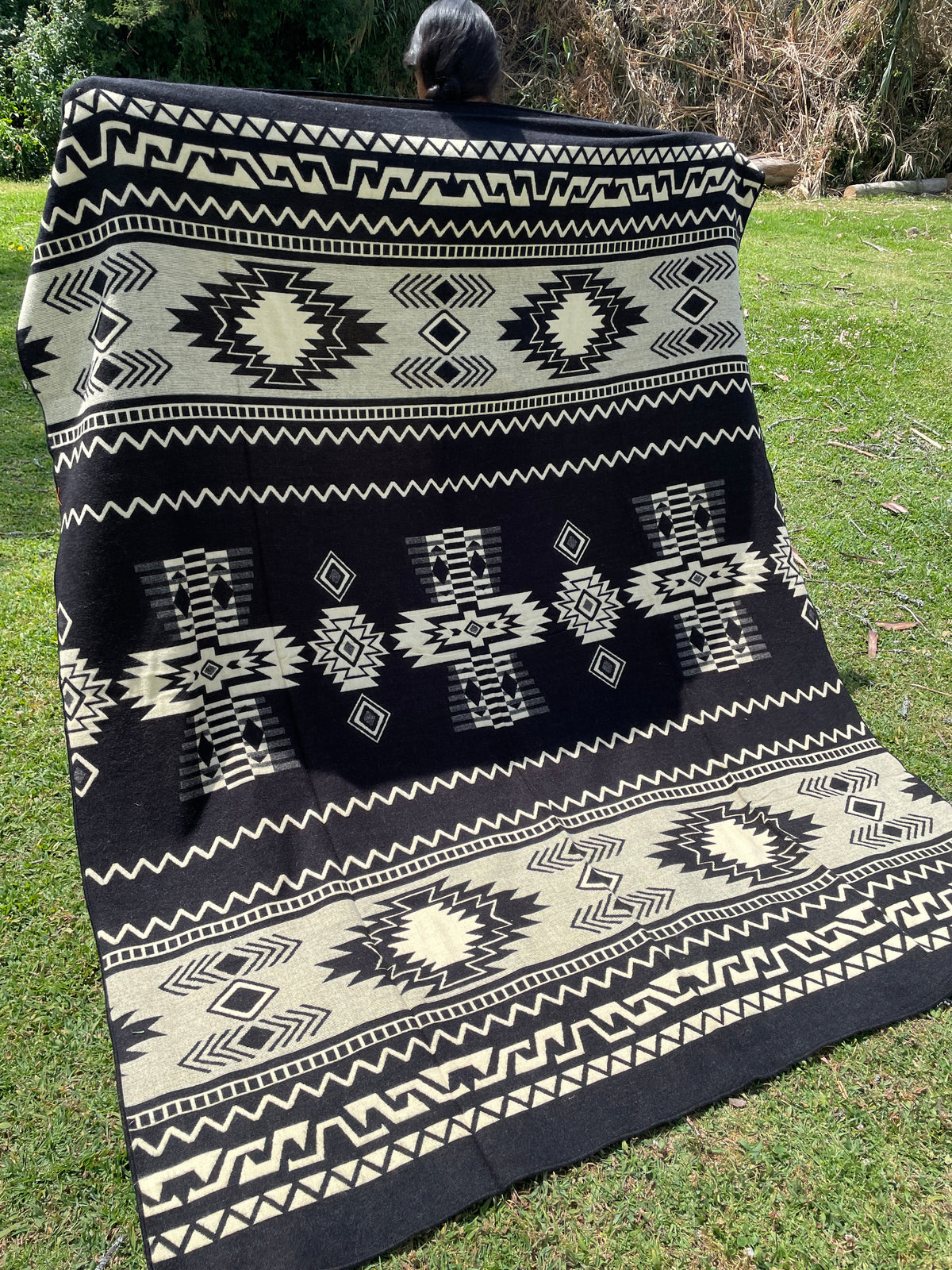 Alpaca Blanket with indigenous patterns - black/white
