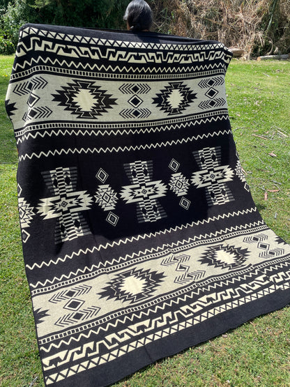 Alpaca Blanket with indigenous patterns - black/white