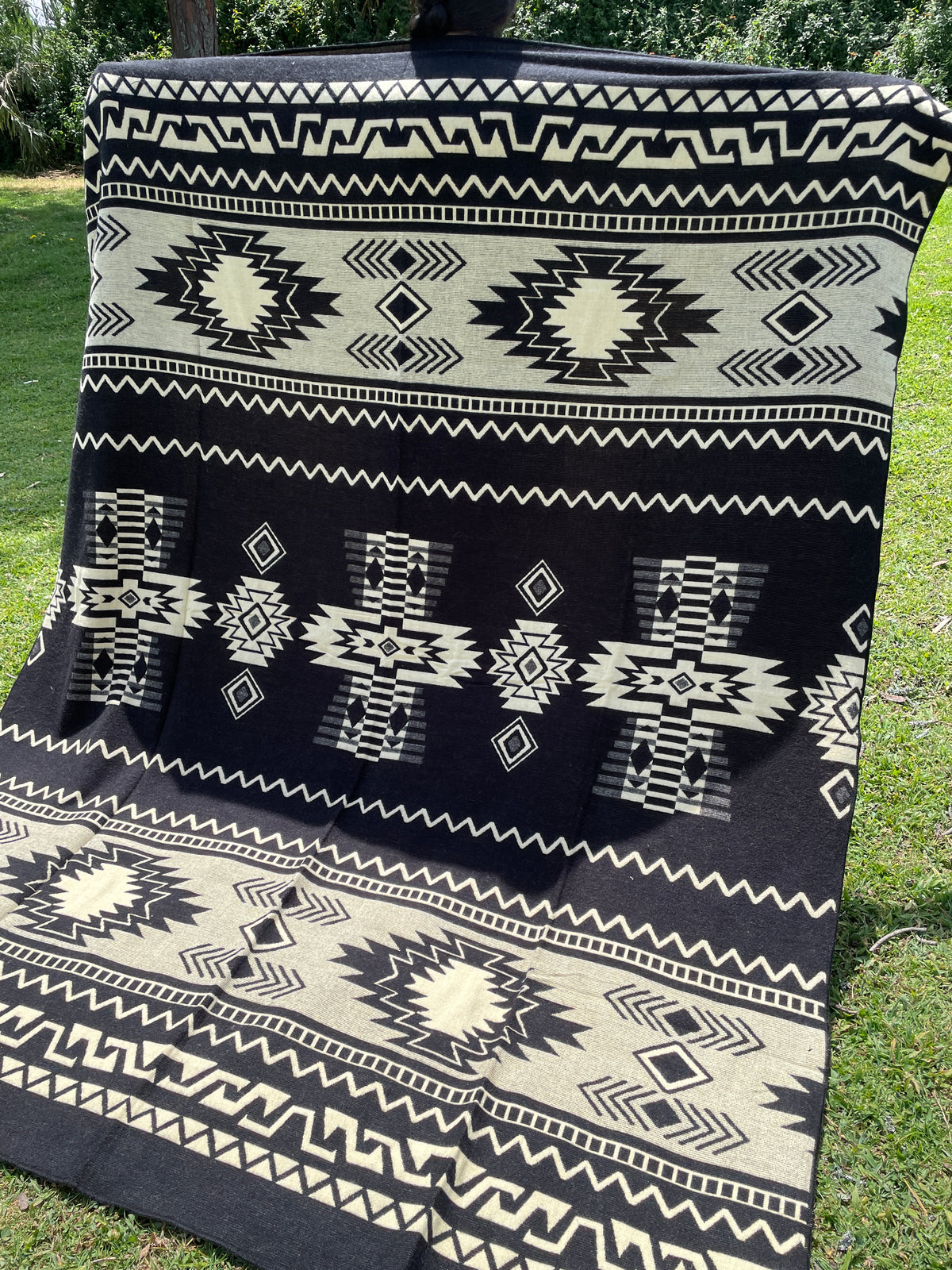 Alpaca Blanket with indigenous patterns - black/white