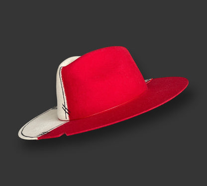 Red and white felt skin with black patterns in the Havana model made in the Andes of Ecuador