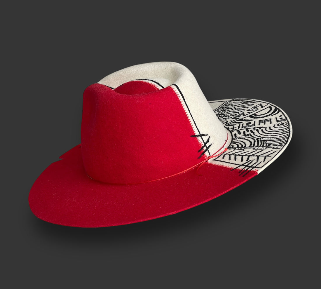 Red and white felt skin with black patterns in the Havana model made in the Andes of Ecuador
