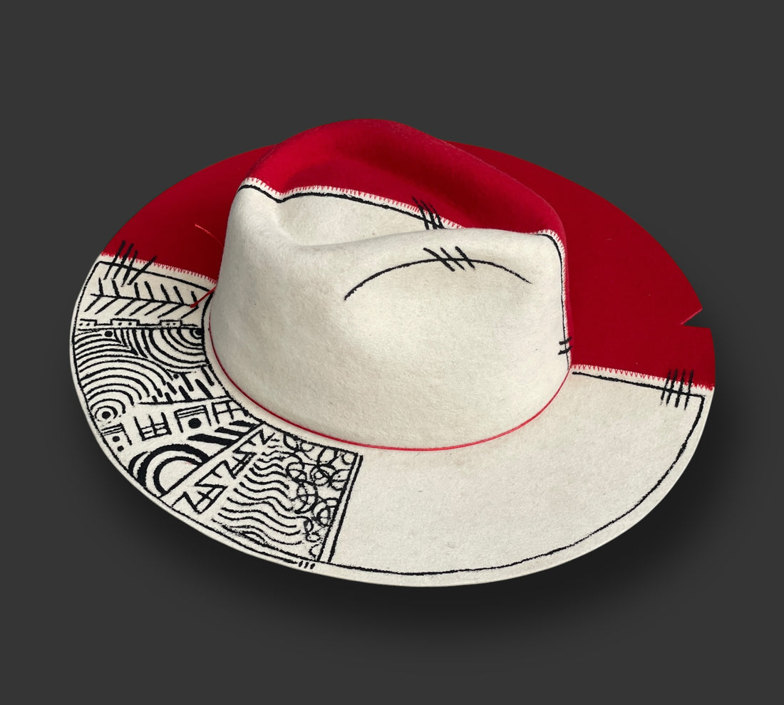 Red and white felt skin with black patterns in the Havana model made in the Andes of Ecuador