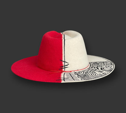 Red and white felt skin with black patterns in the Havana model made in the Andes of Ecuador