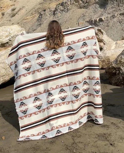 Blanket with indigenous patterns - withe/beige - TomHats