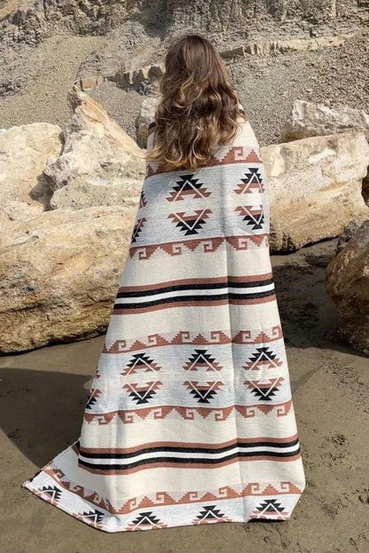 Blanket with indigenous patterns - withe/beige - TomHats