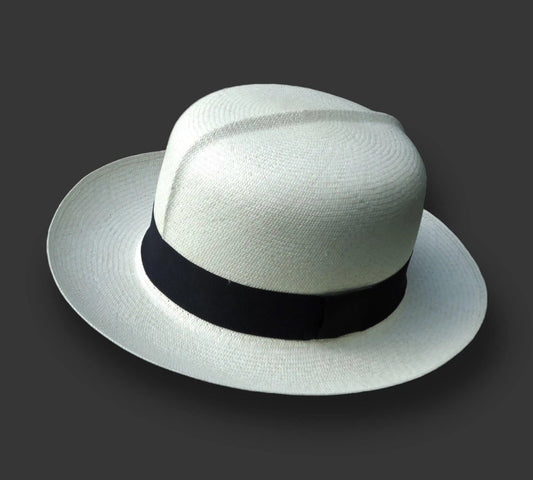 Panama hat Óptimo Fino made en Montecristi Ecuador with black handband