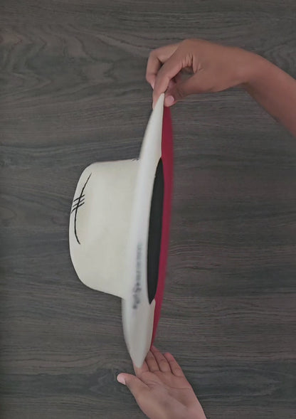 Red and white felt skin with black patterns in the Havana model made in the Andes of Ecuador