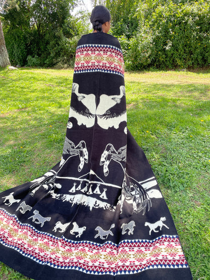 TomHats alpaca blanket in black, featuring eagle and horse motifs as well as traditional indigenous patterns, made of soft wool.