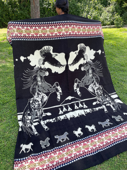 TomHats alpaca blanket in black, featuring eagle and horse motifs as well as traditional indigenous patterns, made of soft wool.