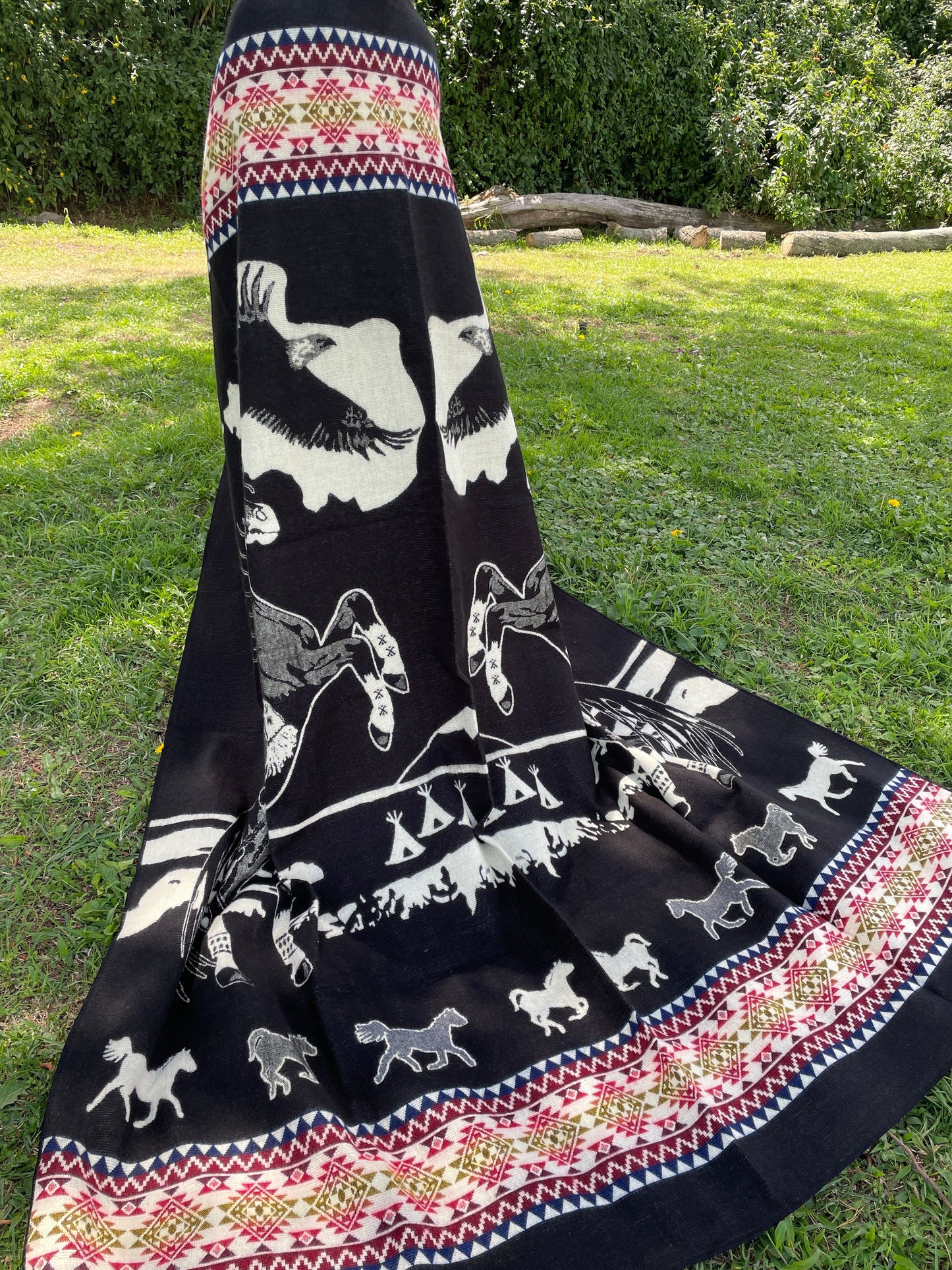 TomHats alpaca blanket in black, featuring eagle and horse motifs as well as traditional indigenous patterns, made of soft wool.
